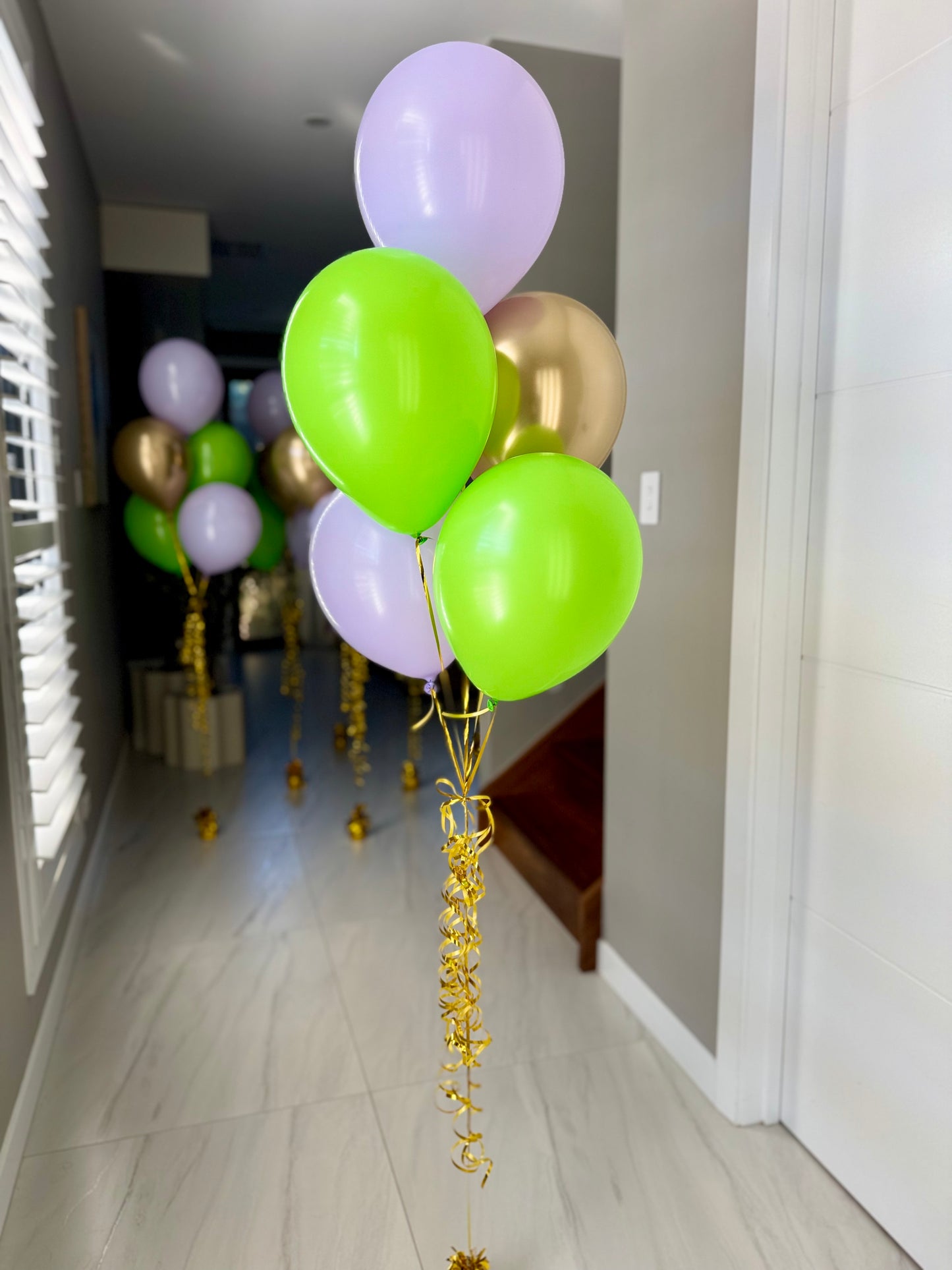 Small balloon table decor