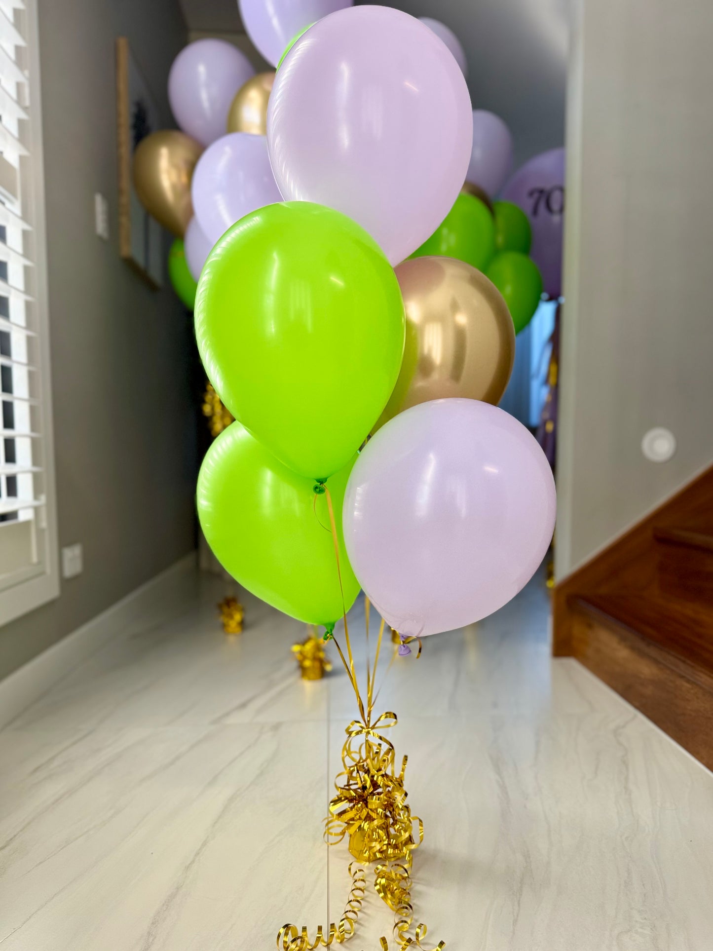 Small balloon table decor