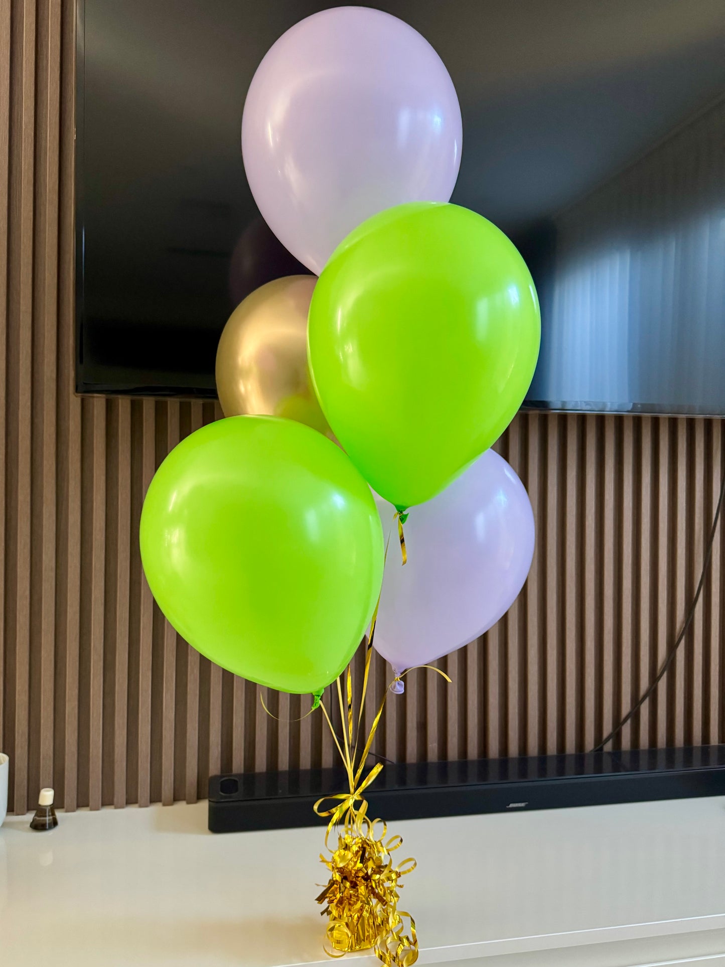 Small balloon table decor