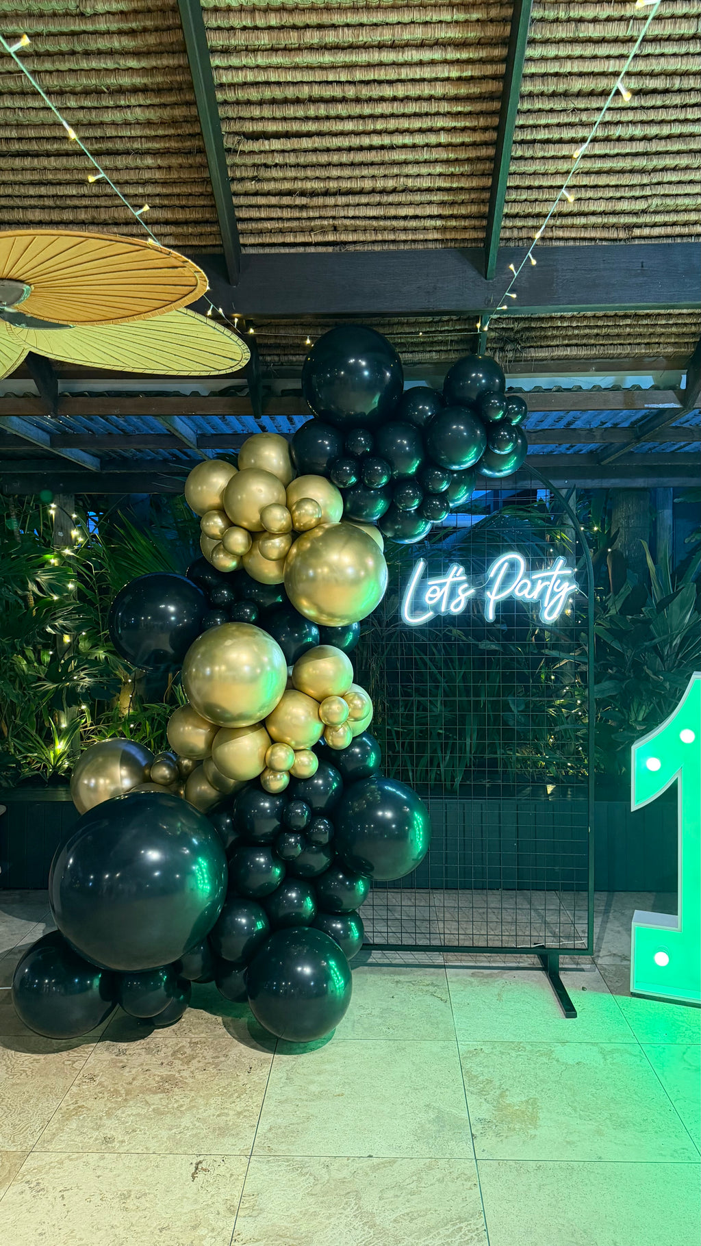 Balloon Garland on mesh Frame - ANY COLOUR