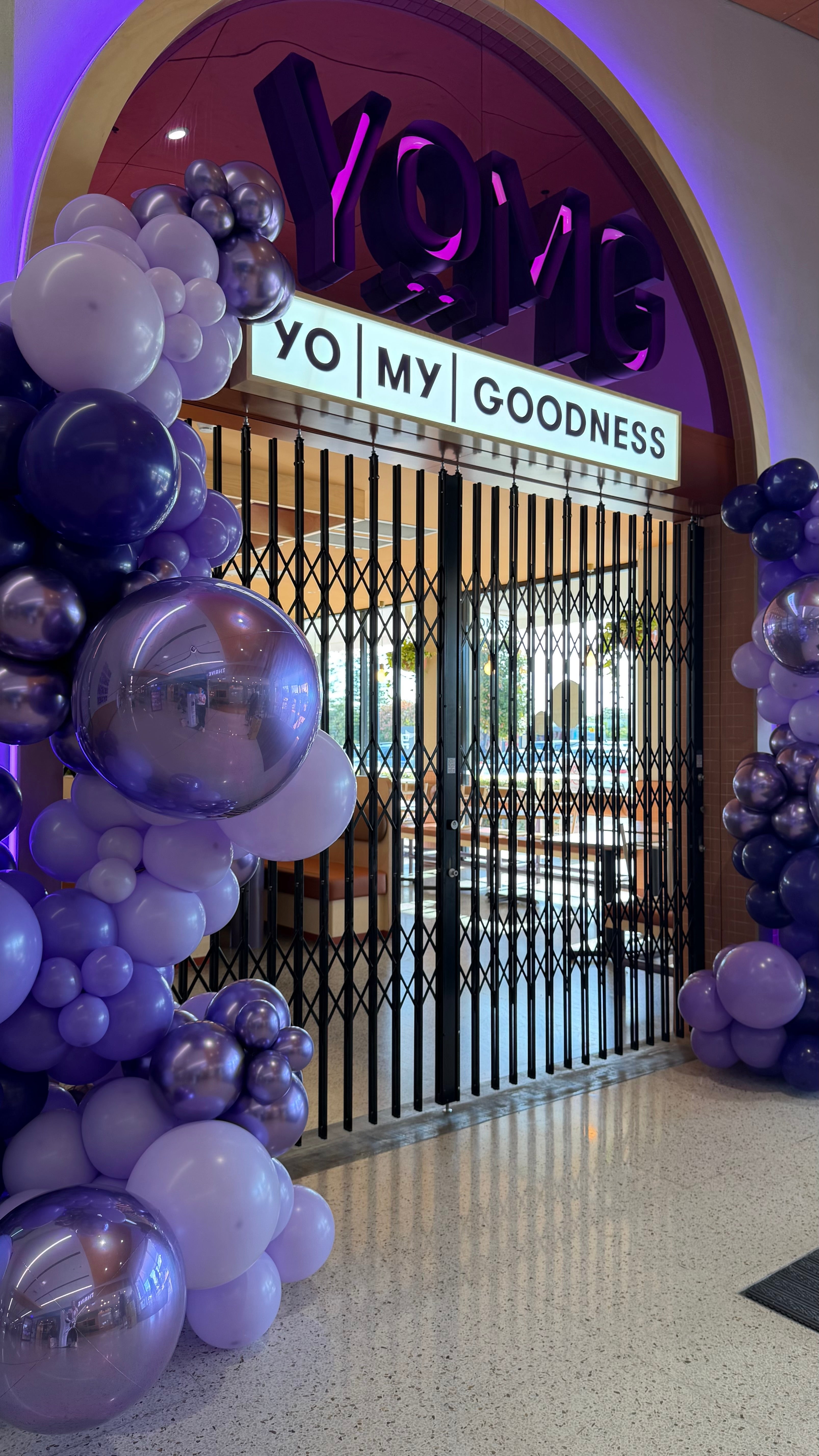 Luxury Shopfront balloon garlands