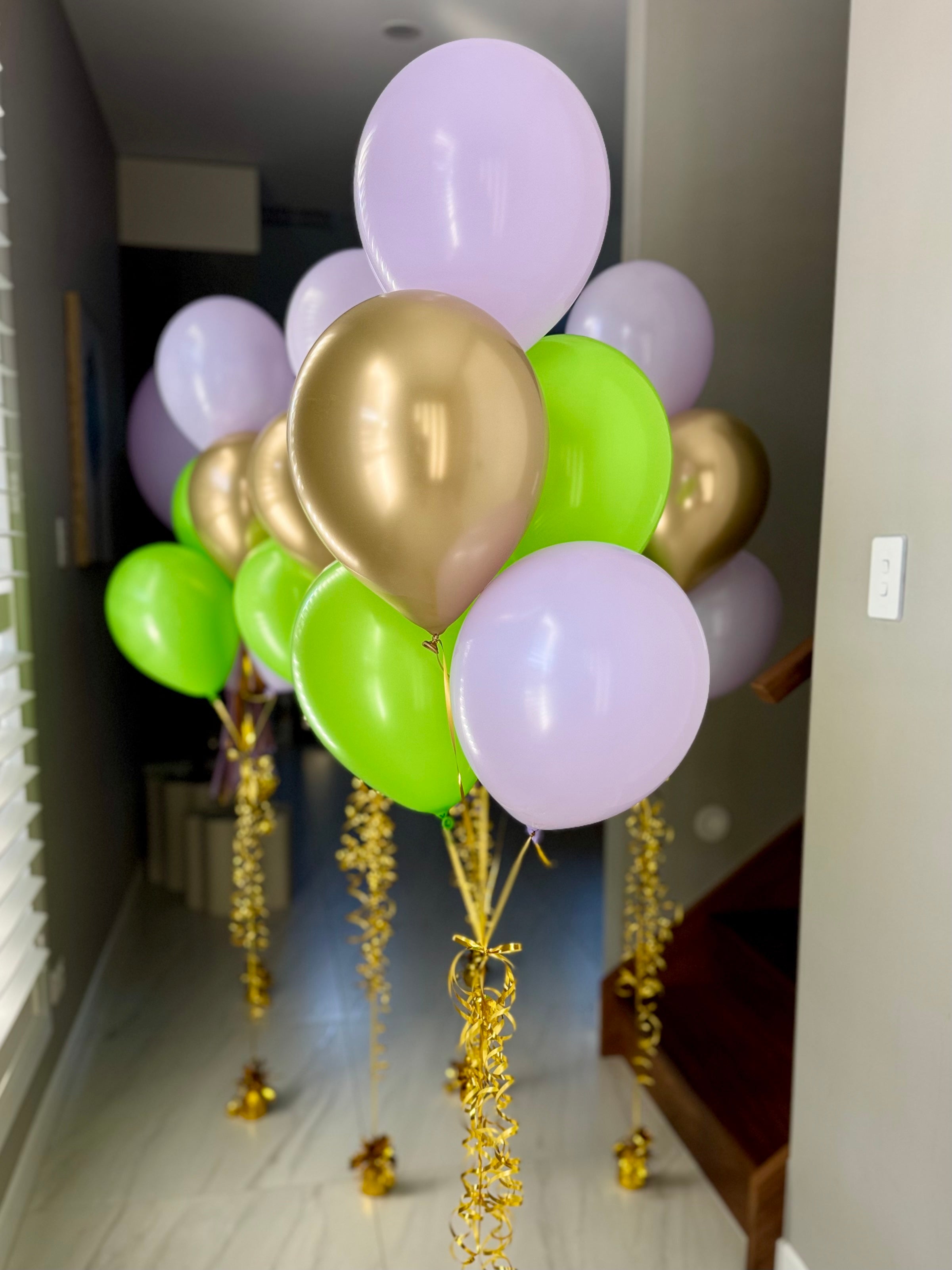 Small balloon table decor