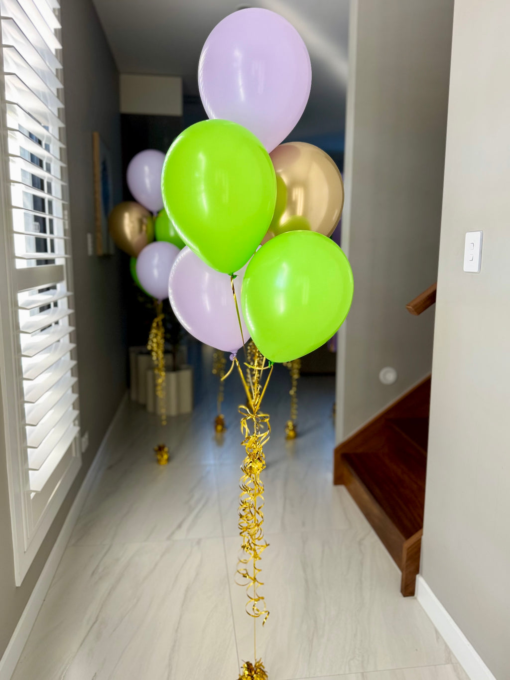 Small balloon table decor