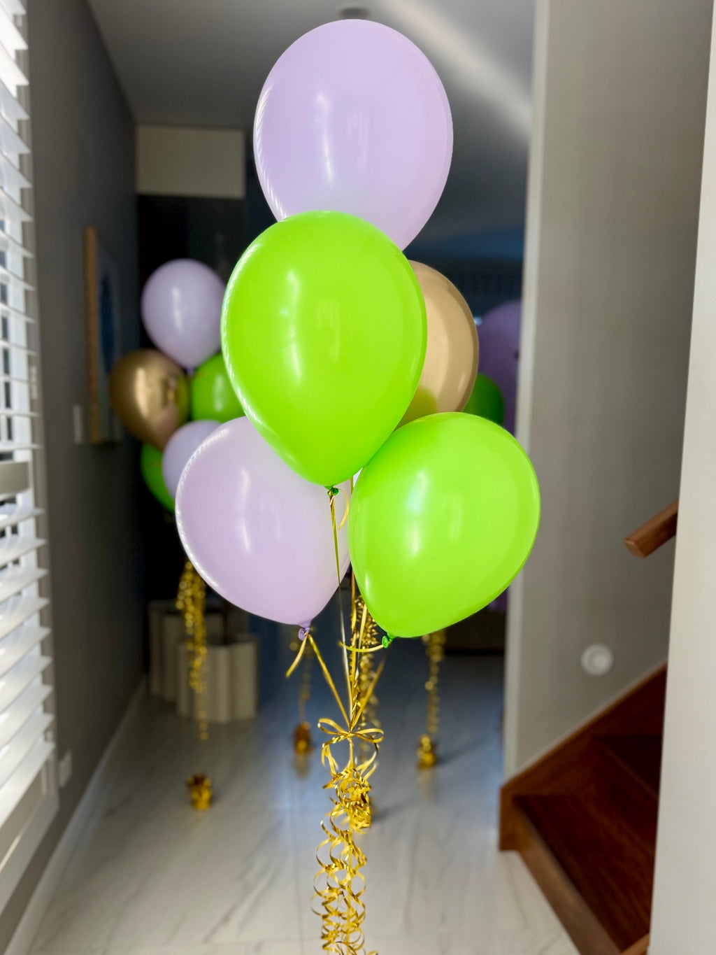 Small balloon table decor