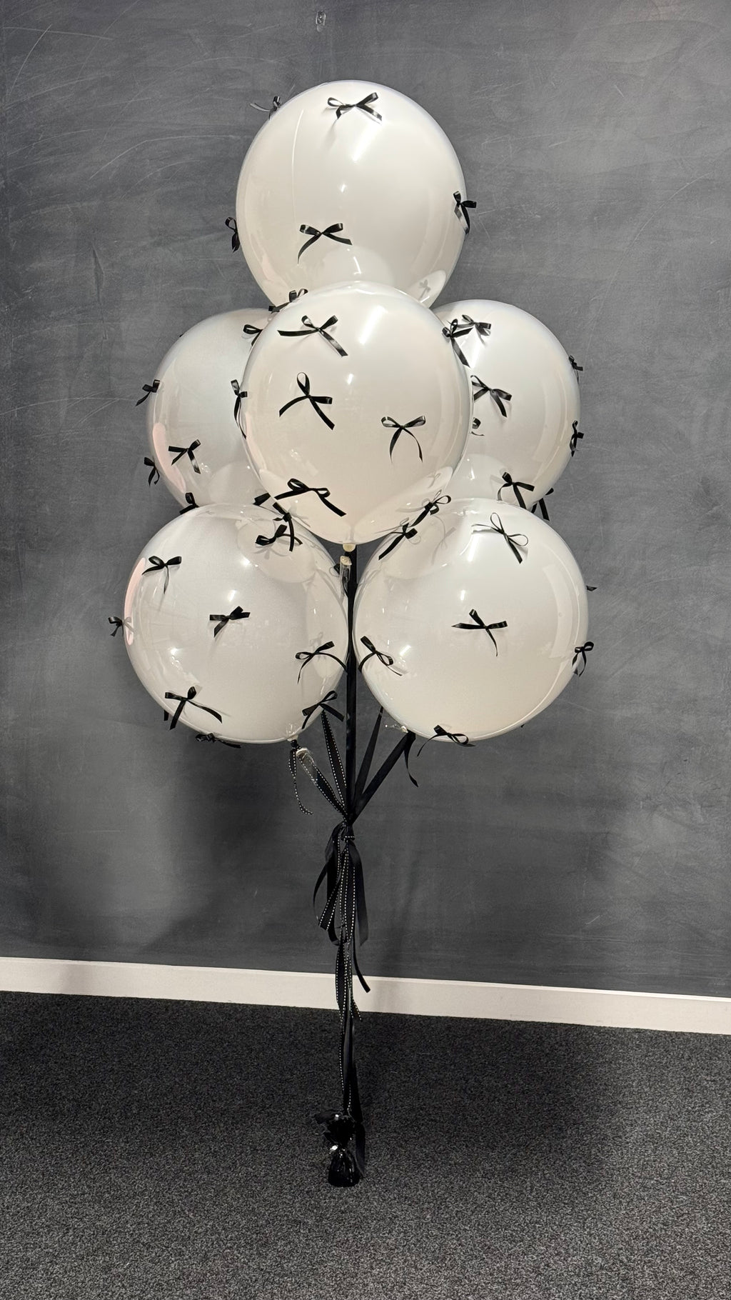Premium balloon bouquet - White with bows