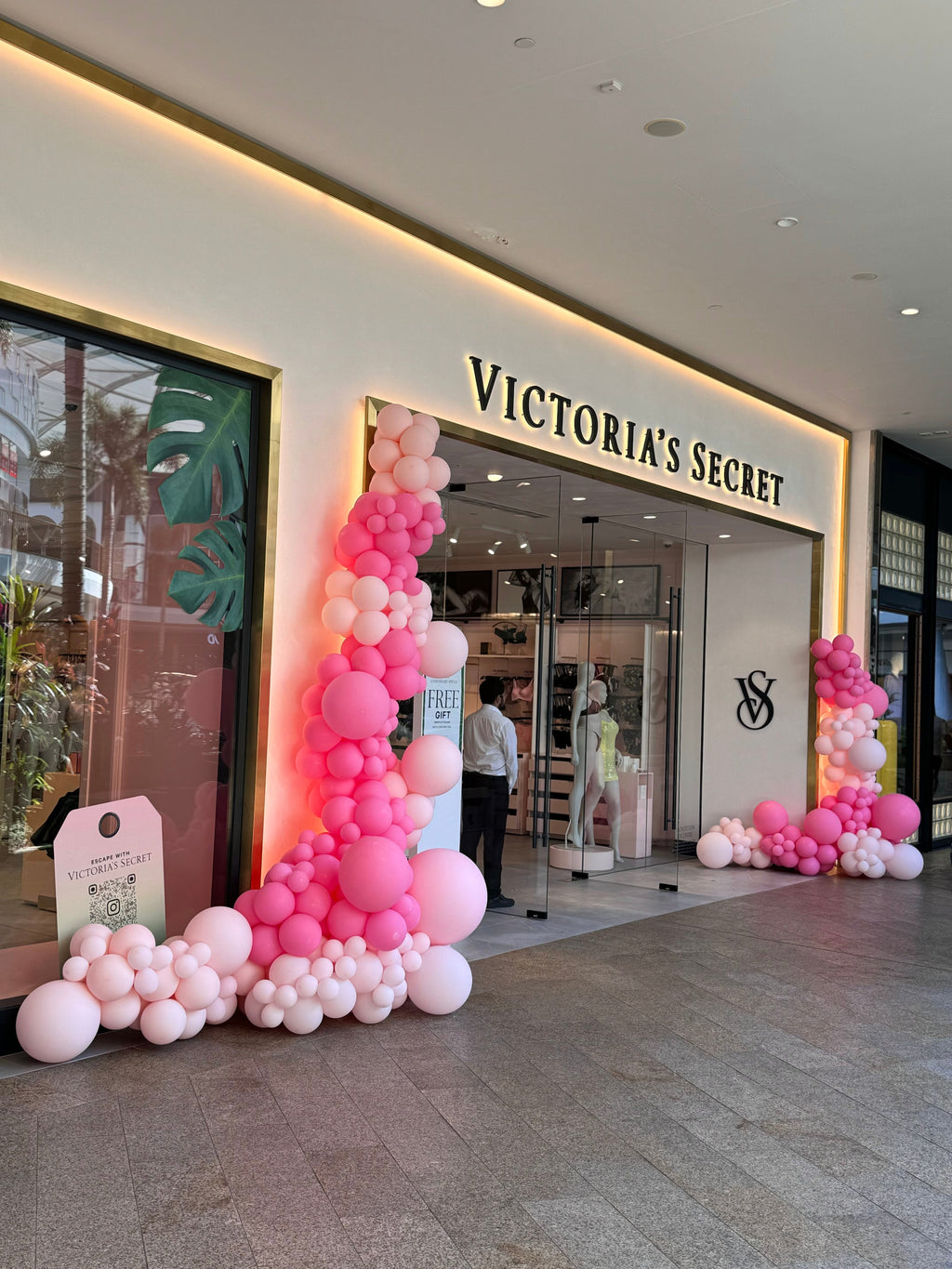 Victoria's Secret - Custom Balloon Garland