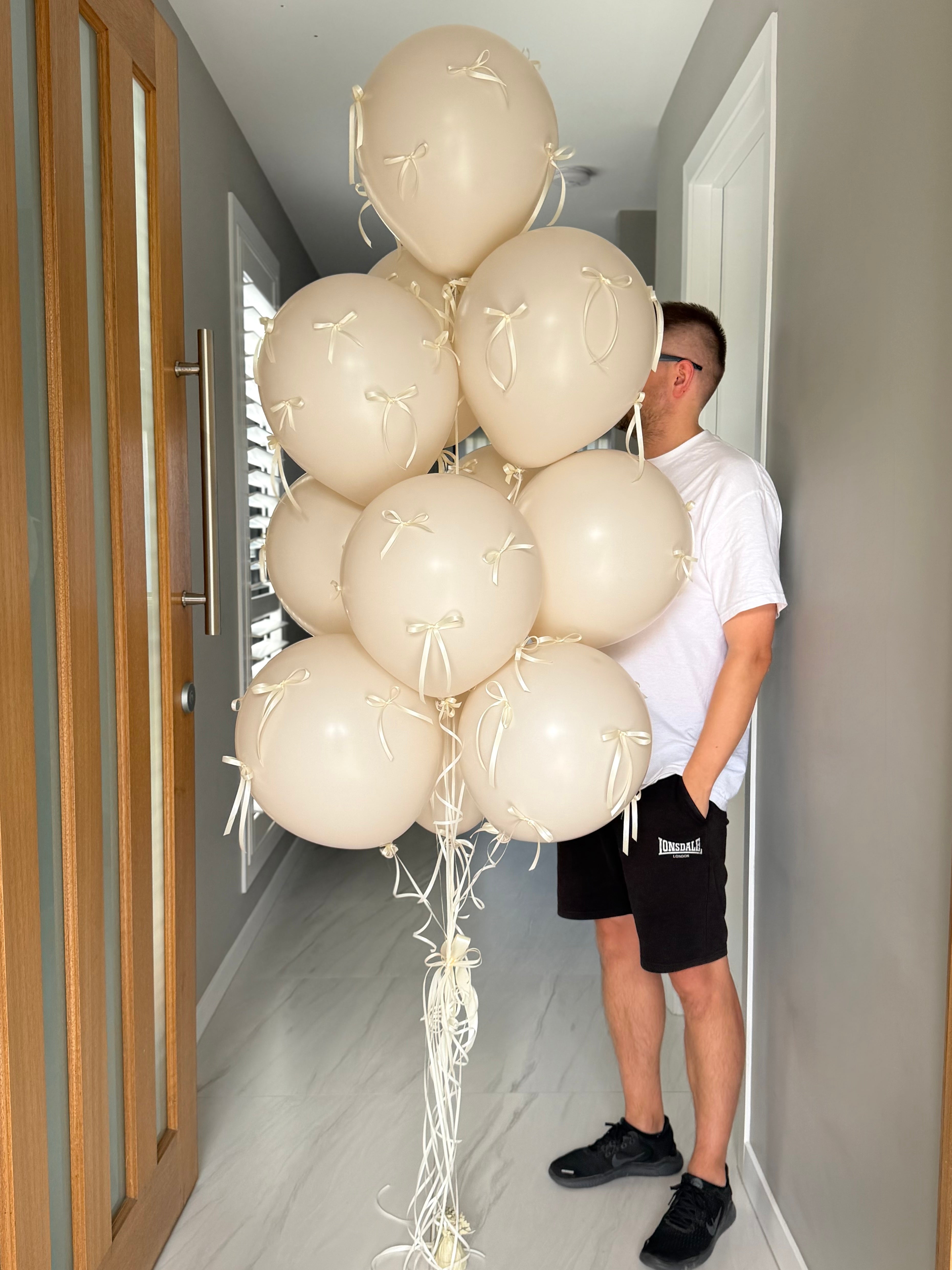 Premium Balloon bouquet - Beige with Bows