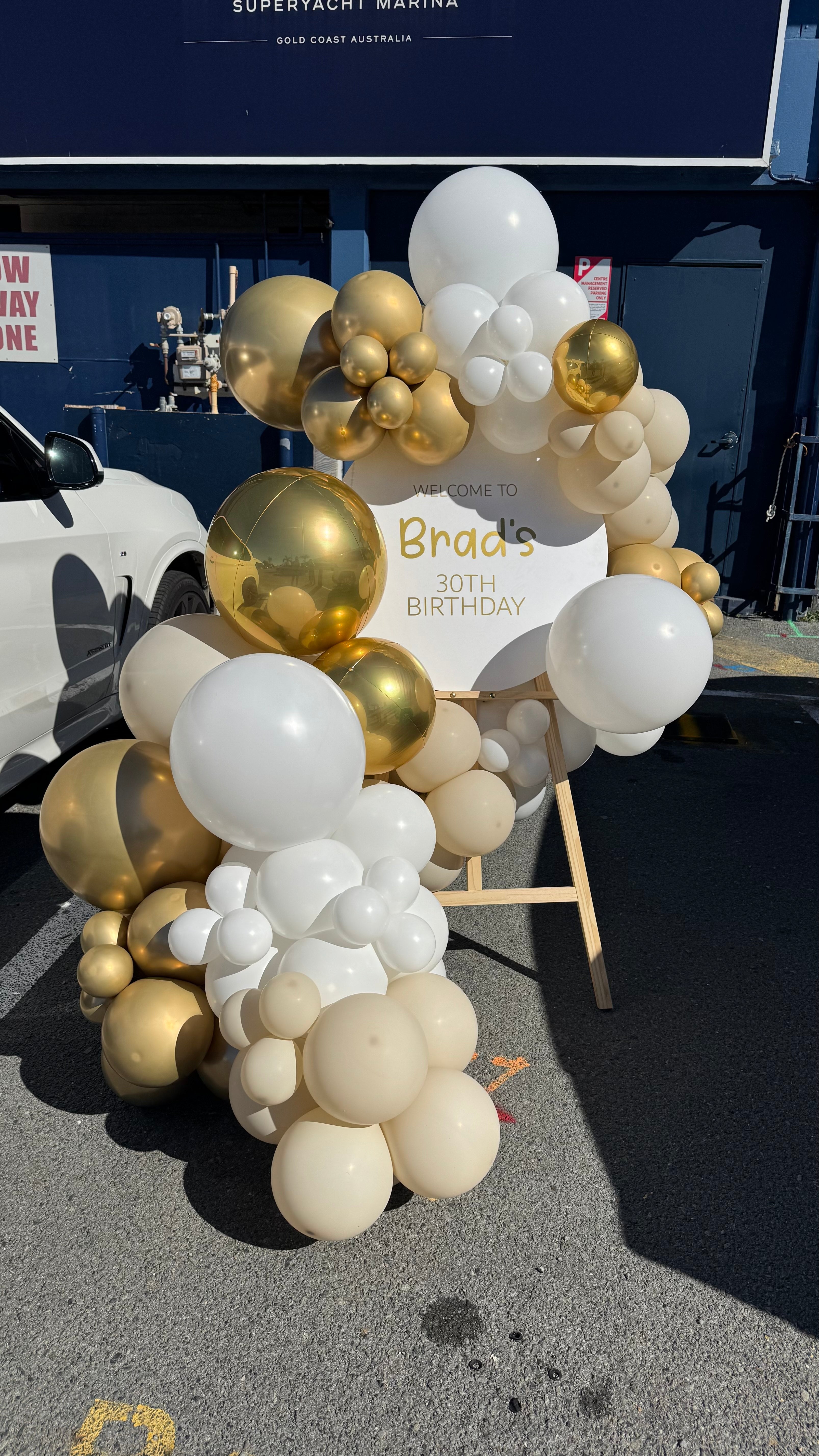 Balloon Easel Display - White and gold