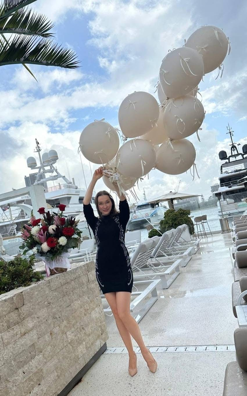 Premium Balloon bouquet - Beige with Bows