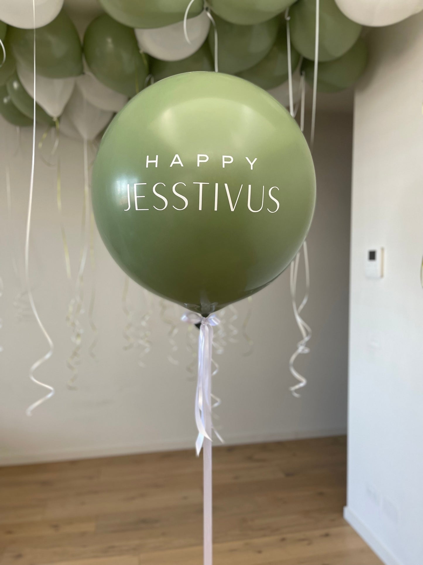 Logo Balloon with 20 loose balloons