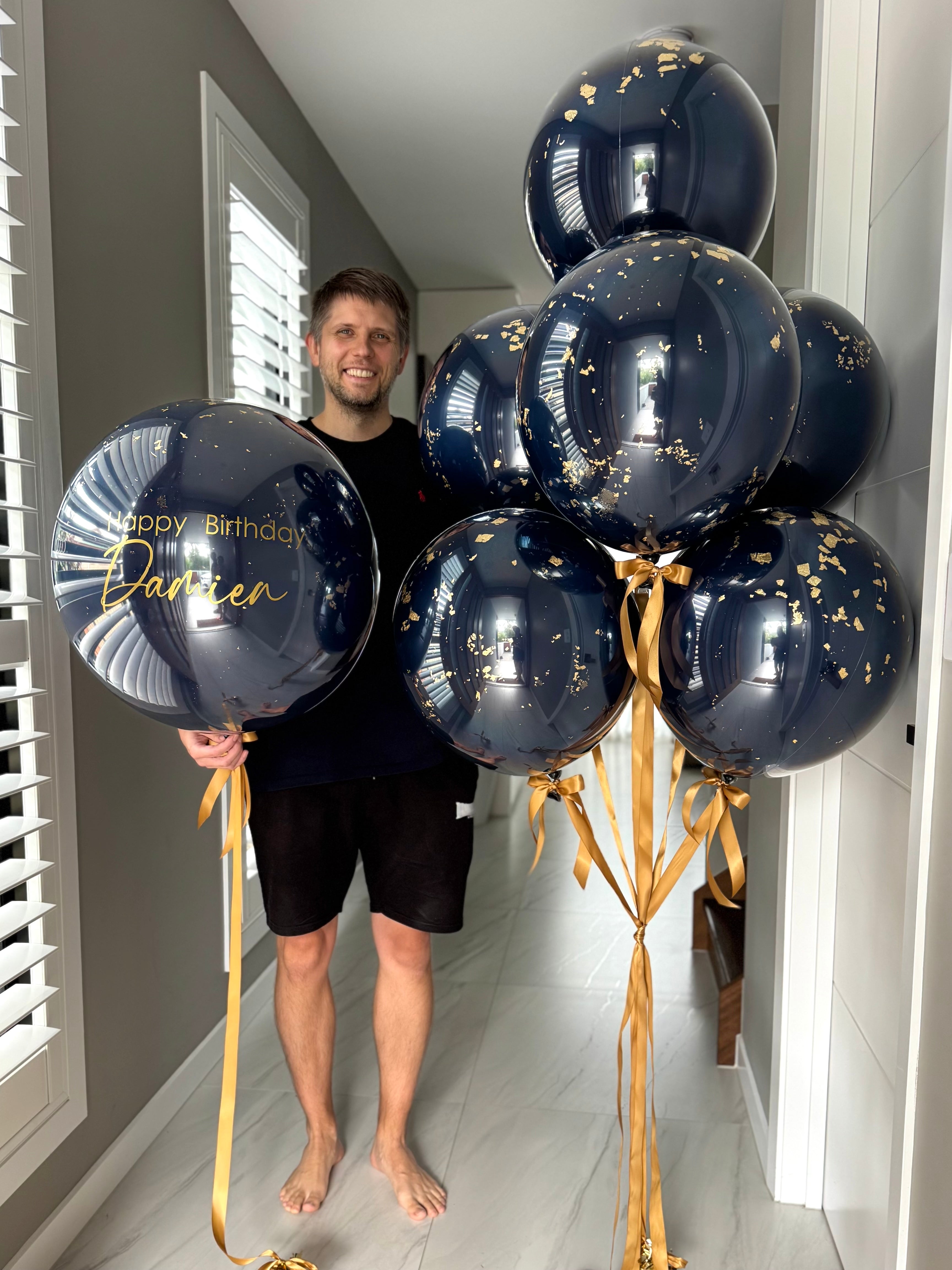 Premium balloon bouquet - Midnight blue with Gold leaves
