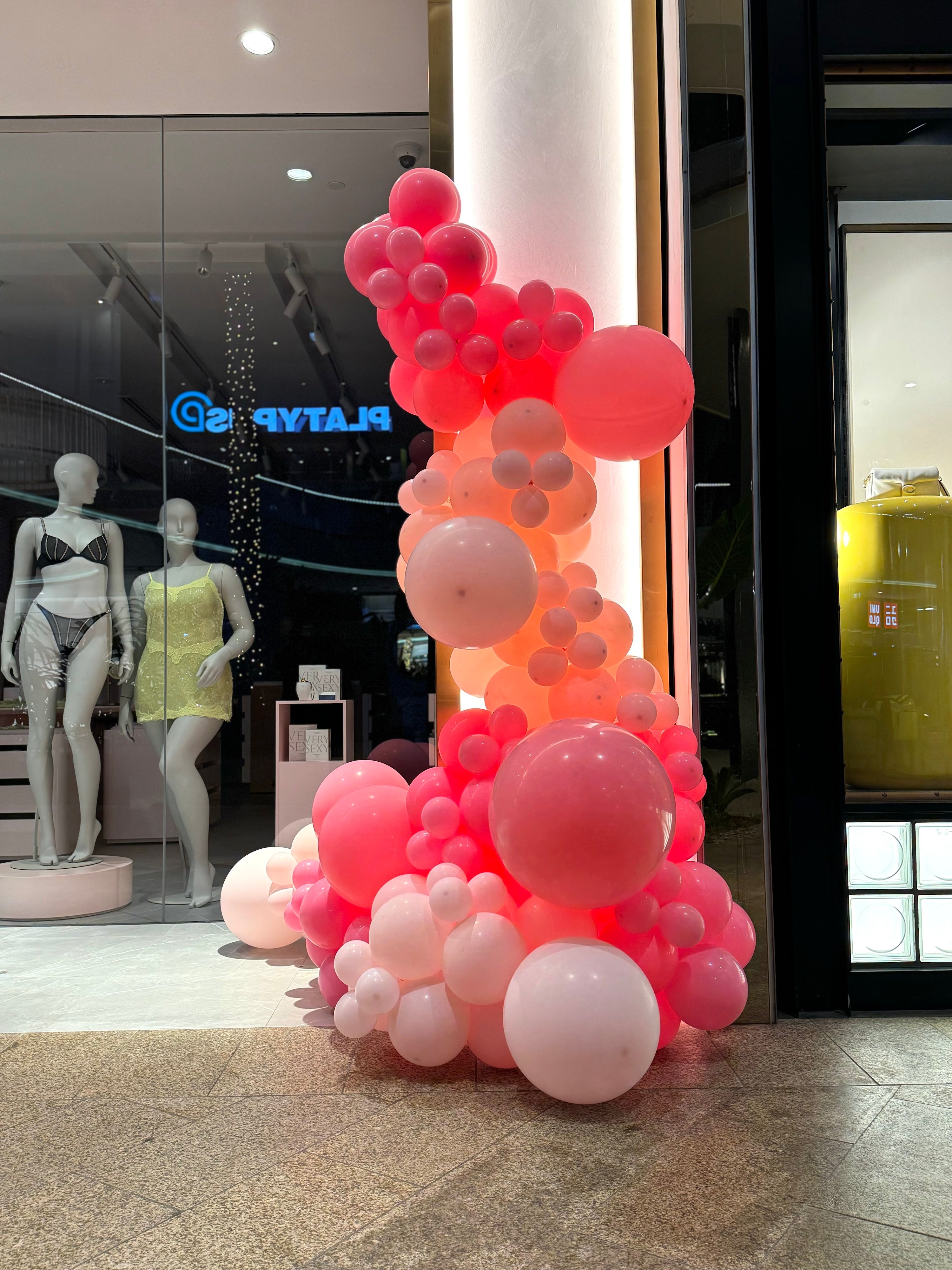 Victoria's Secret - Custom Balloon Garland