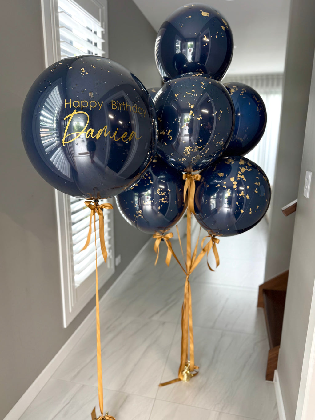 Premium balloon bouquet - Midnight blue with Gold leaves