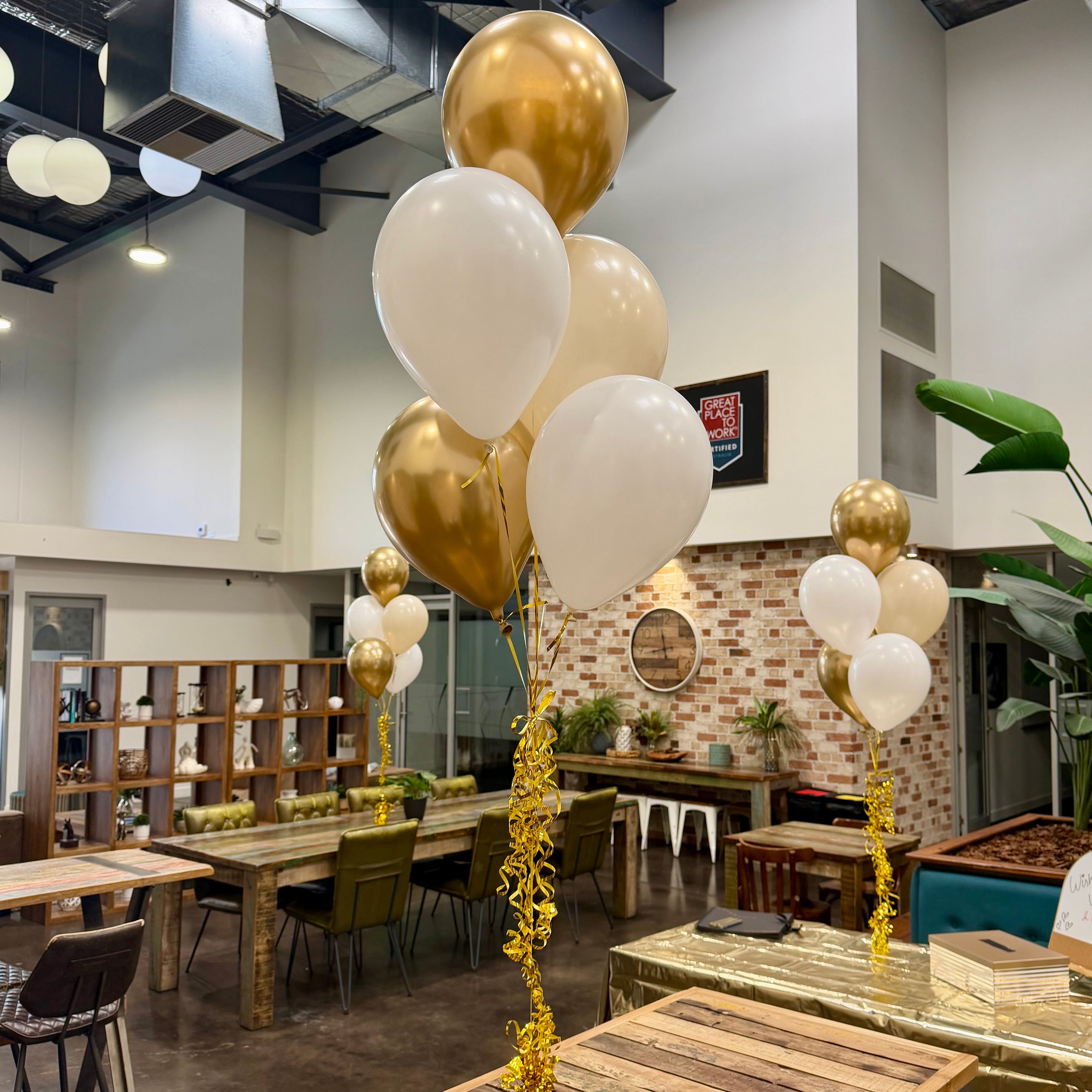 Small balloon table decor