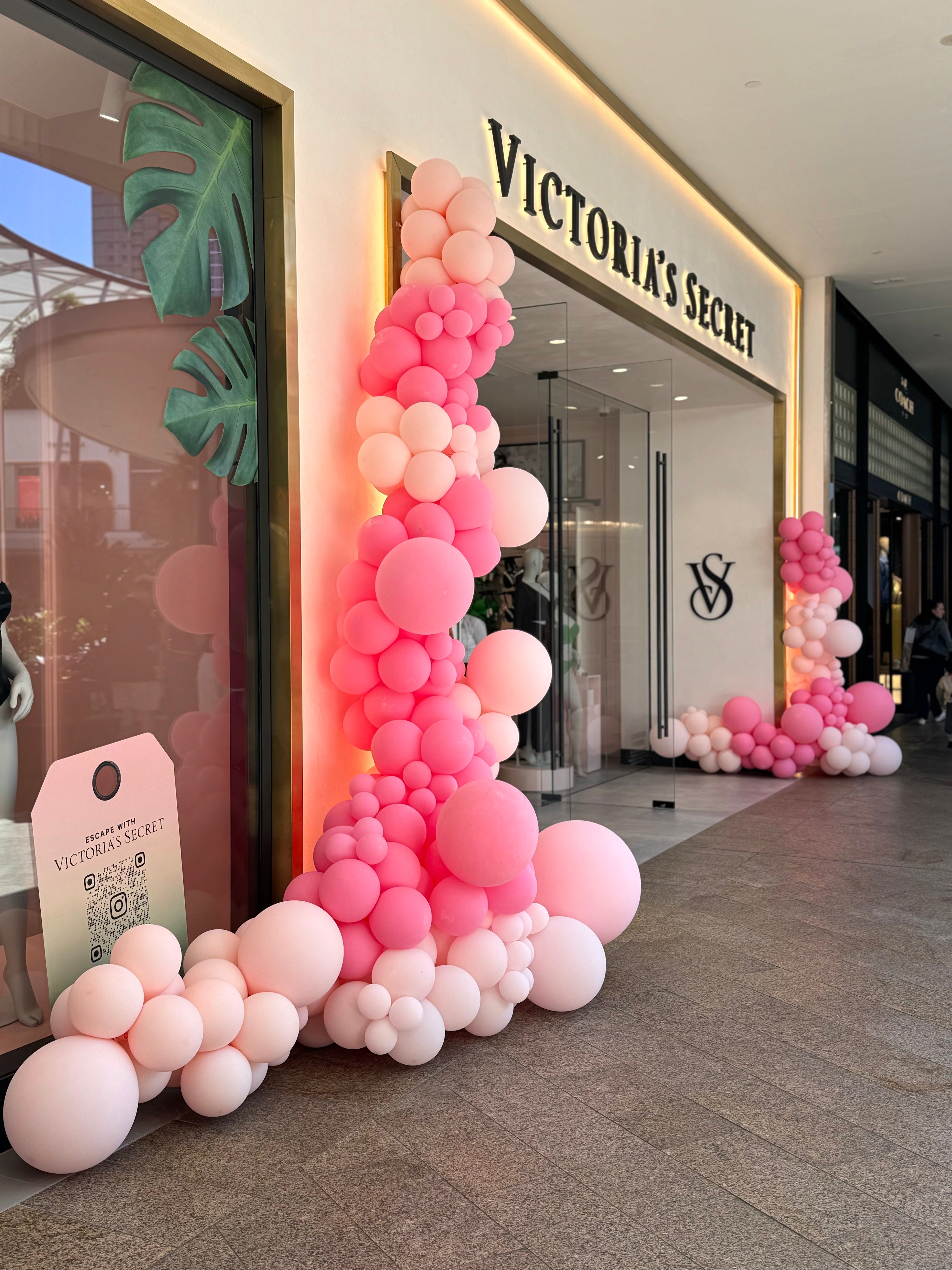 Victoria's Secret - Custom Balloon Garland
