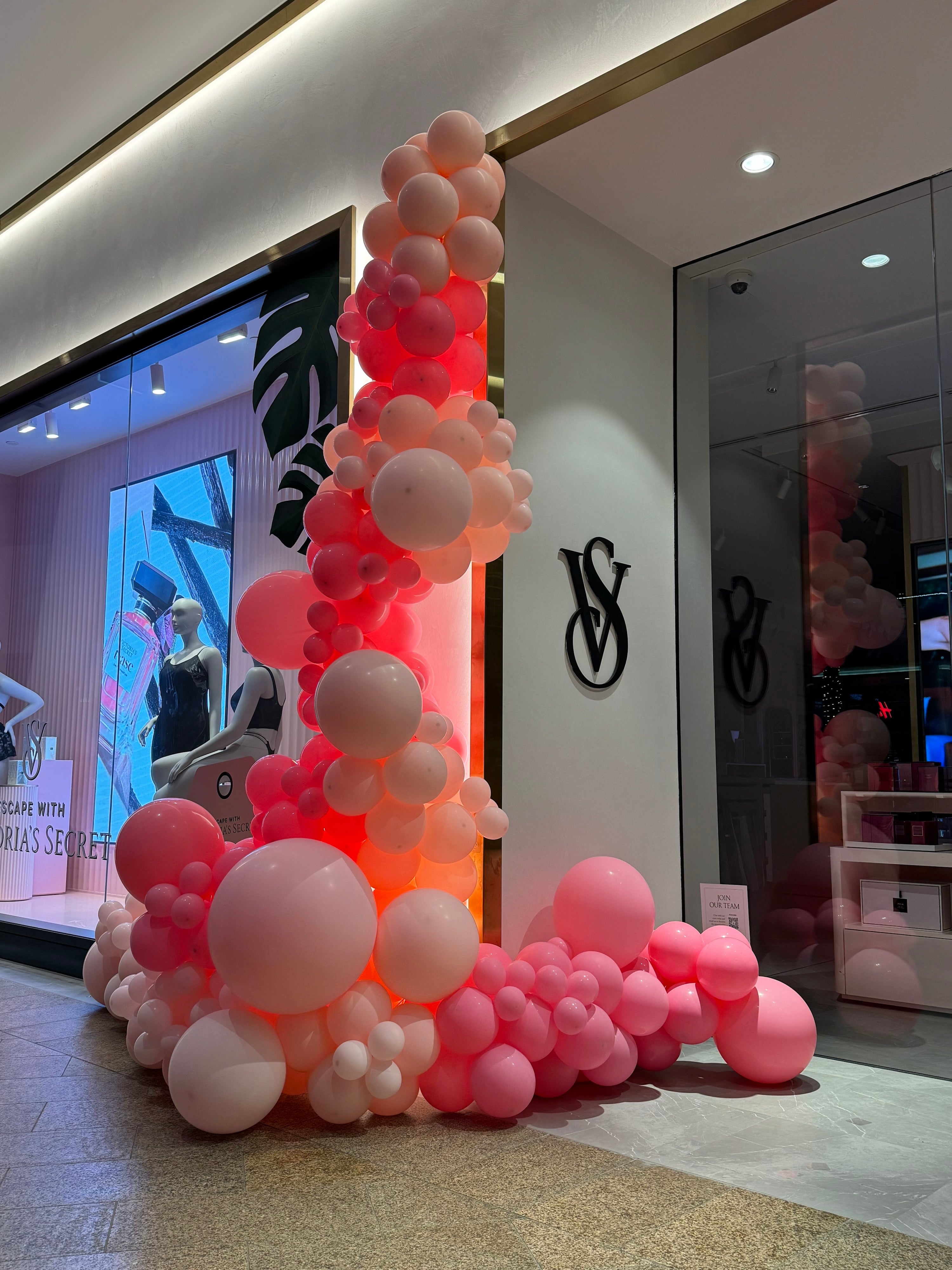 Victoria's Secret - Custom Balloon Garland