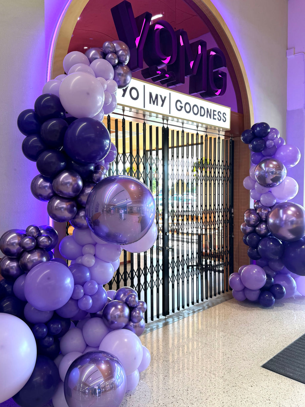 Luxury Shopfront balloon garlands